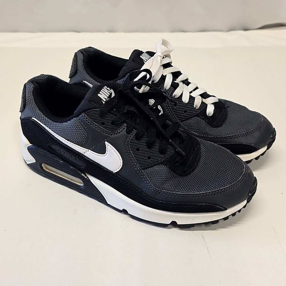 Nike Air Max 90 Sneakers Womens 8 Black White Low Top Tennis Shoes Streetwear